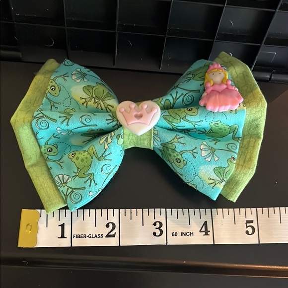Green Frog Hair Bow with Princess Charm - Picture 3 of 4